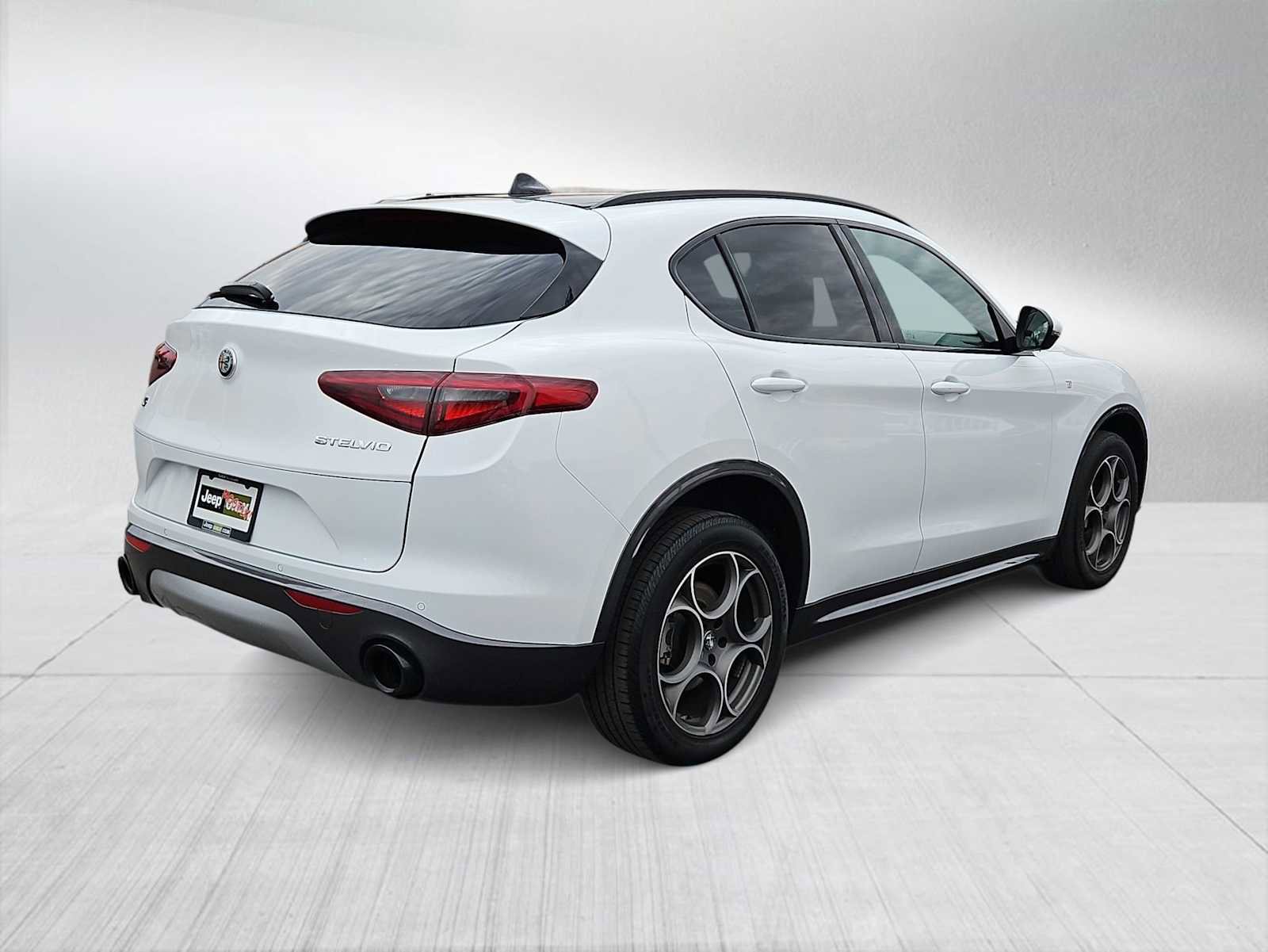 Used 2022 Alfa Romeo Stelvio Ti image 8