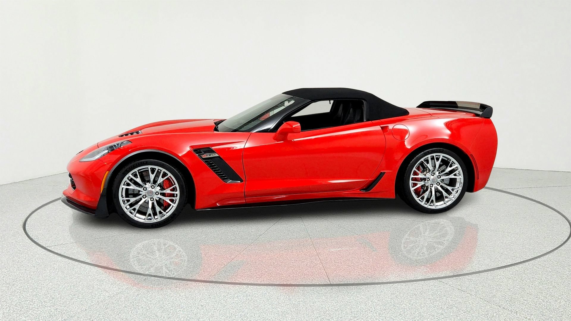 Certified 2016 Chevrolet Corvette Z06 w/ 3LZ Preferred Equipment Group RWD image 2