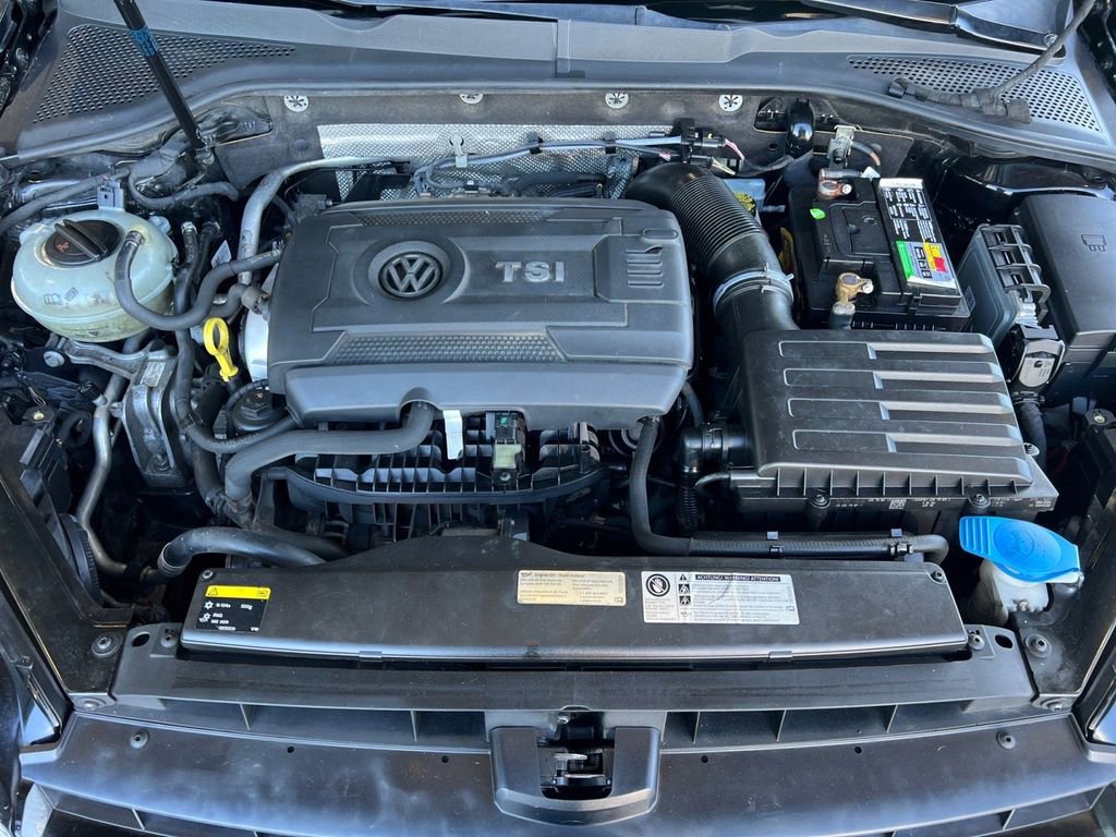 Used 2015 Volkswagen Golf S image 41