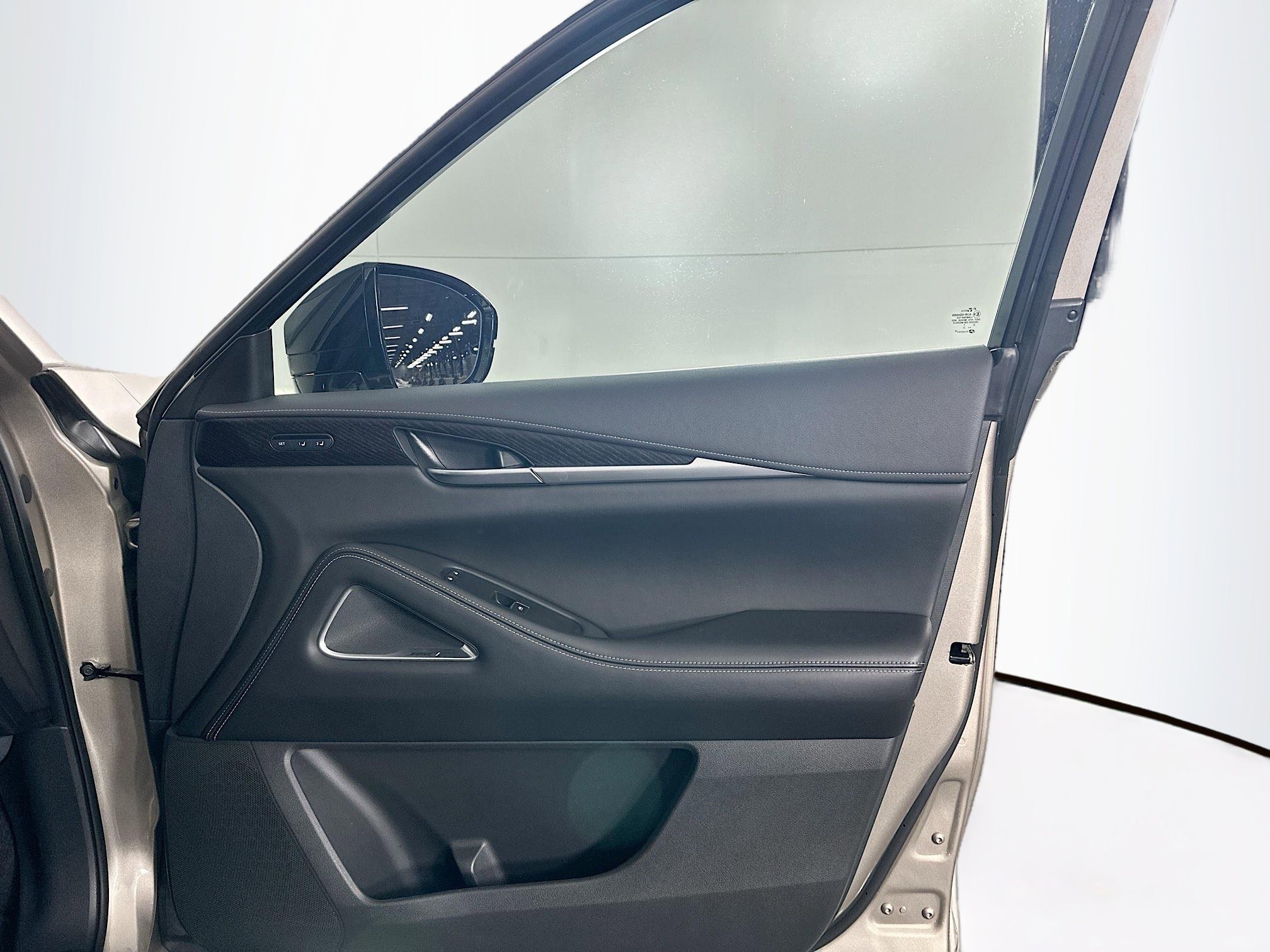 Used 2023 INFINITI QX60 Sensory w/ Vision Package FWD image 35