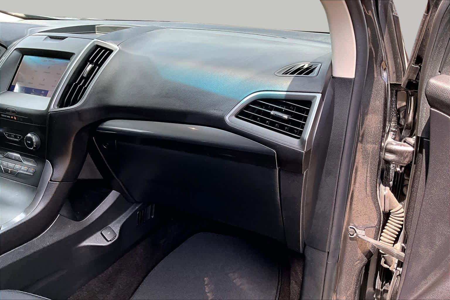 Used 2020 Ford Edge SE FWD image 19