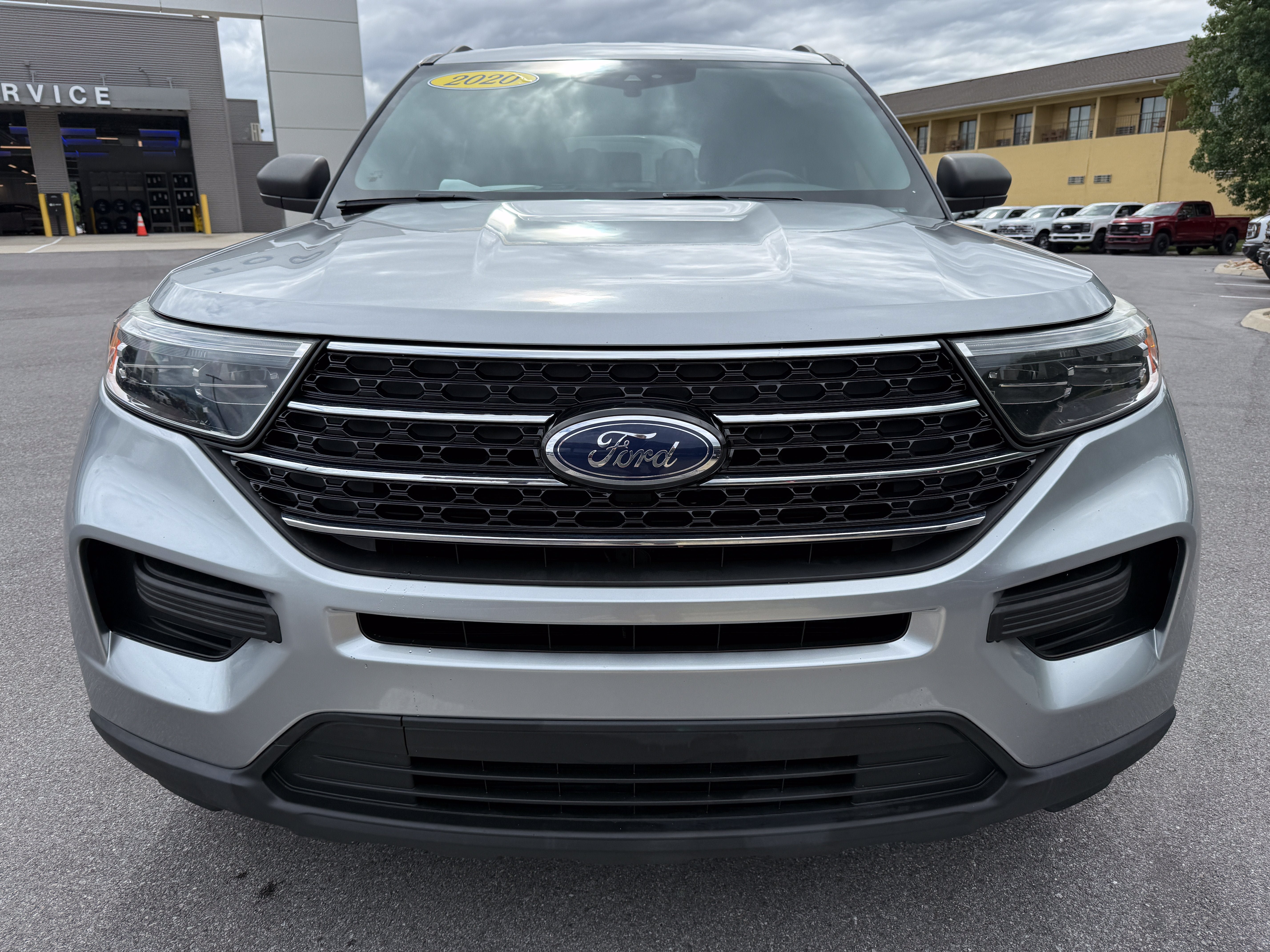 Used 2020 Ford Explorer XLT w/ Class III Trailer Tow Package AWD/4WD image 2