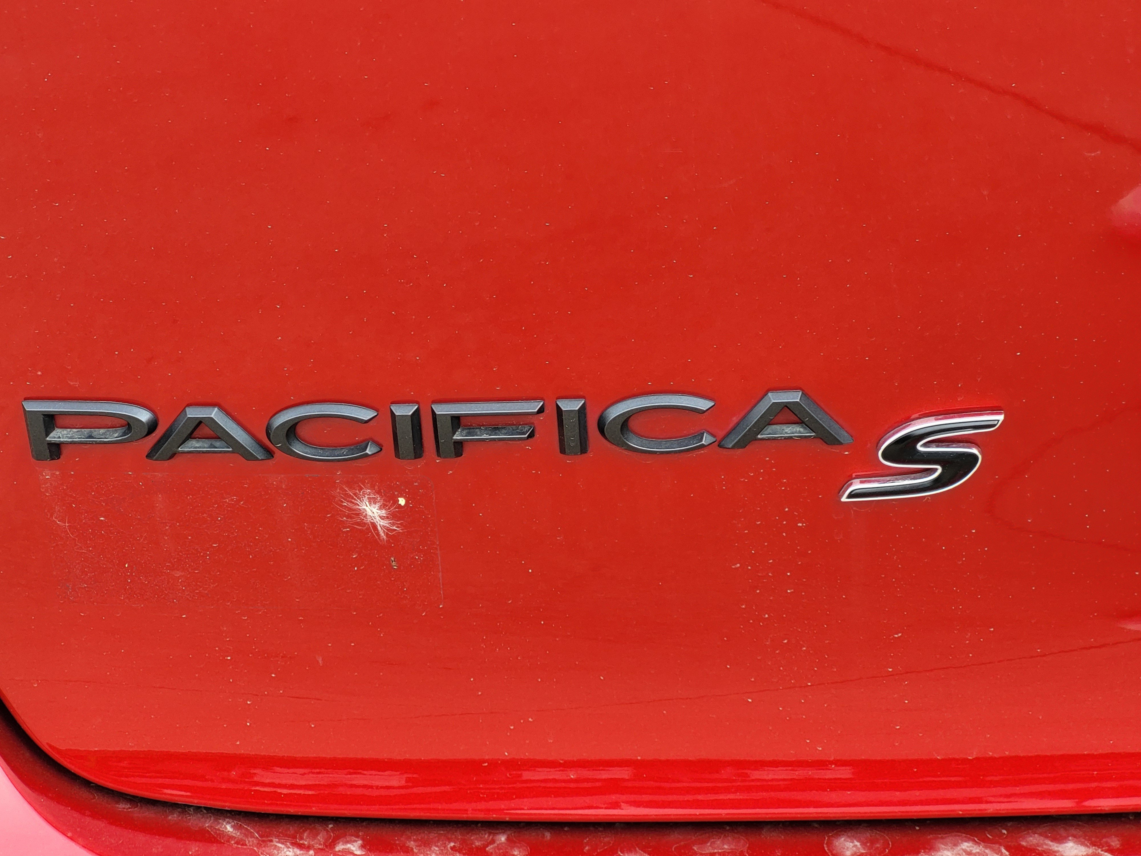 Used 2024 Chrysler Pacifica Touring-L w/ S Appearance Package AWD/4WD image 12