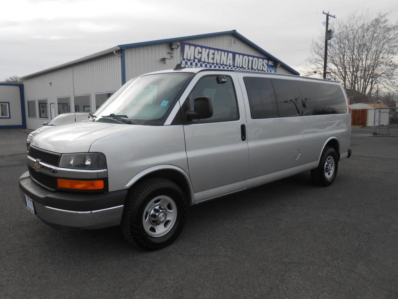 Used 2016 Chevrolet Express 3500 LT w/ LT Preferred Equipment Group image 6