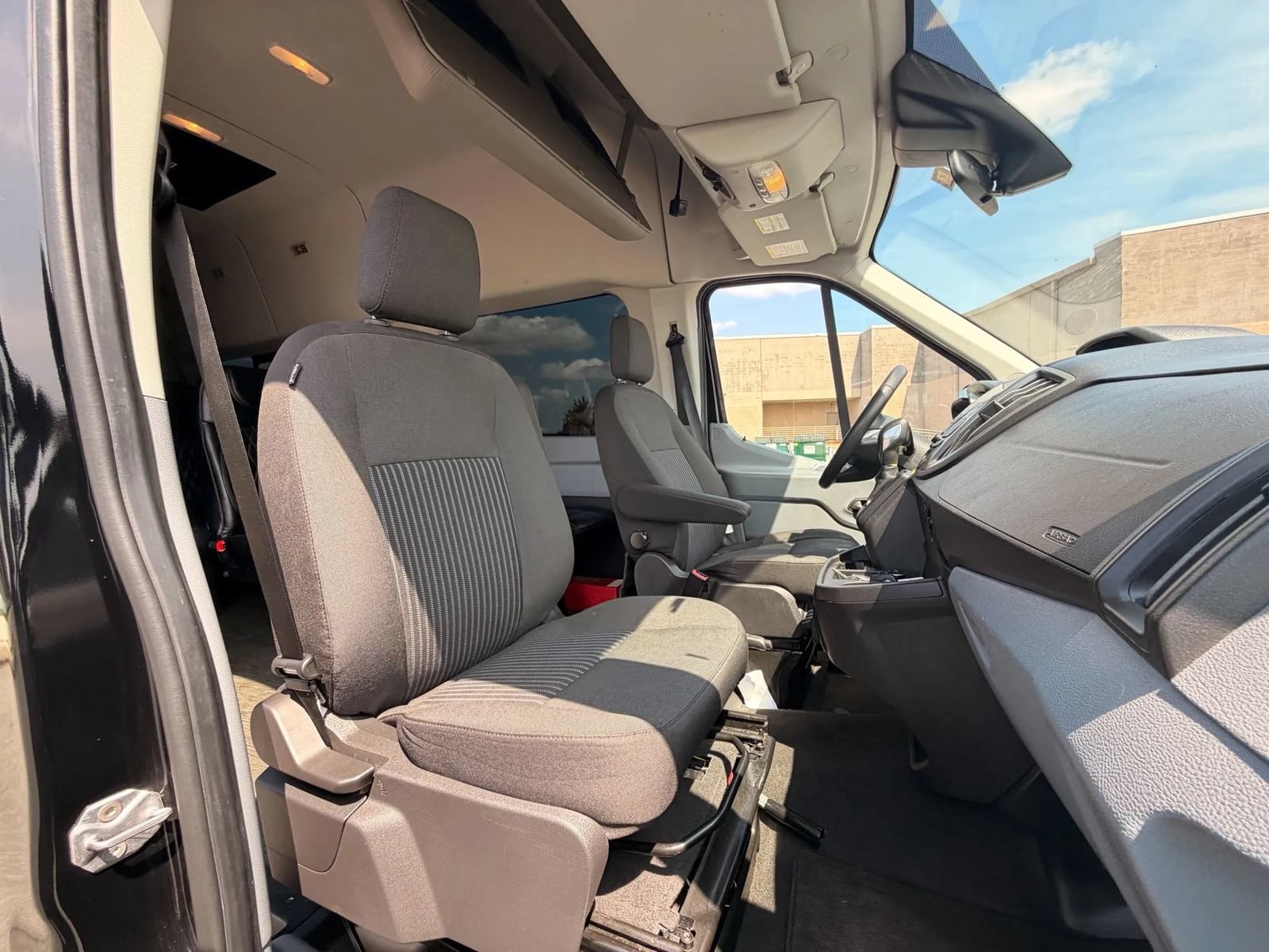 Used 2018 Ford Transit 350 XLT RWD image 11