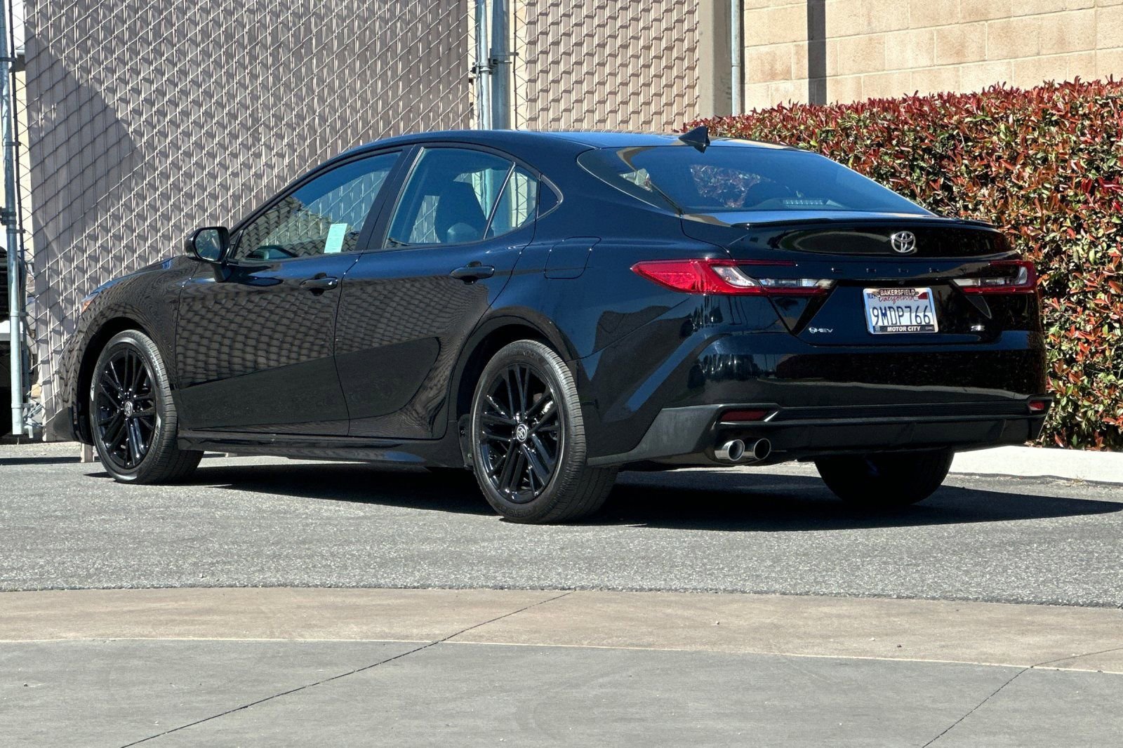 Used 2025 Toyota Camry SE image 6