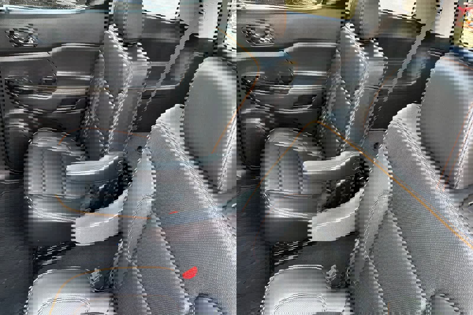 Used 2022 GMC Acadia AT4 w/ Technology Package image 4