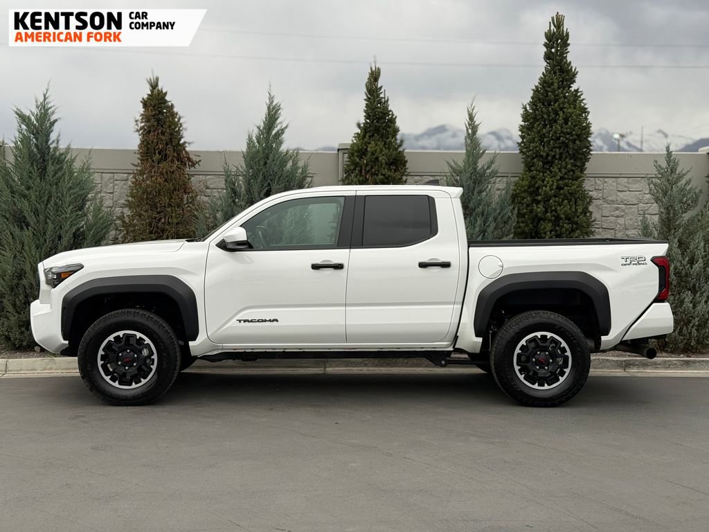 Used 2025 Toyota Tacoma TRD Off-Road image 4