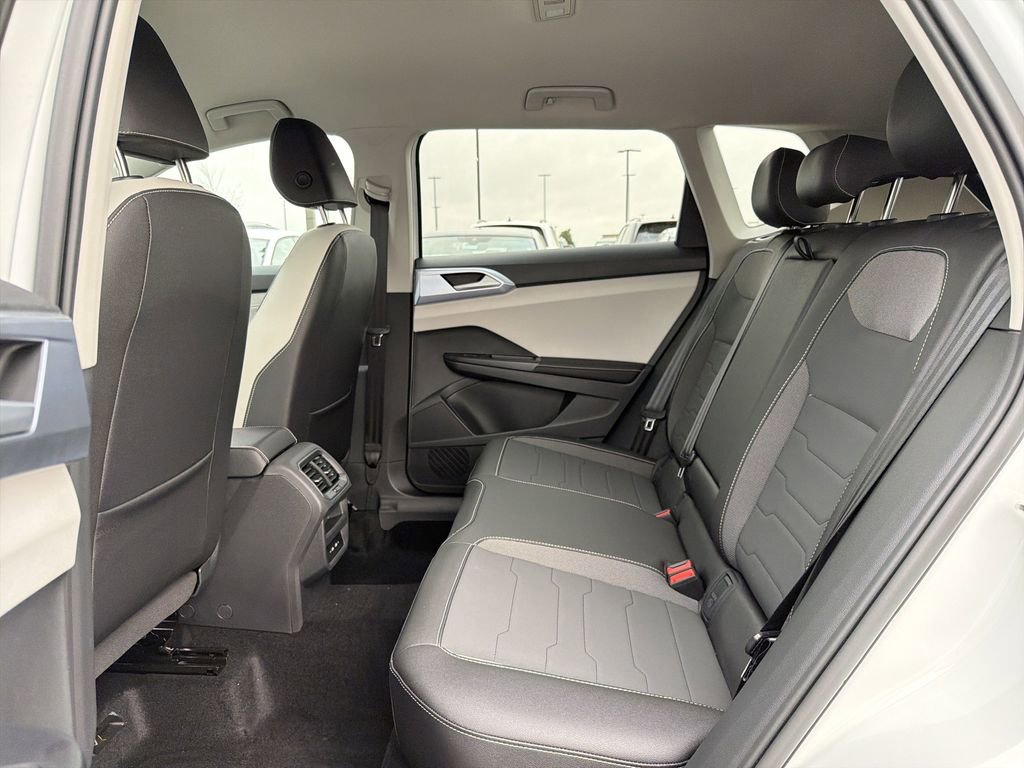 New 2026 Volkswagen Taos SE FWD image 13