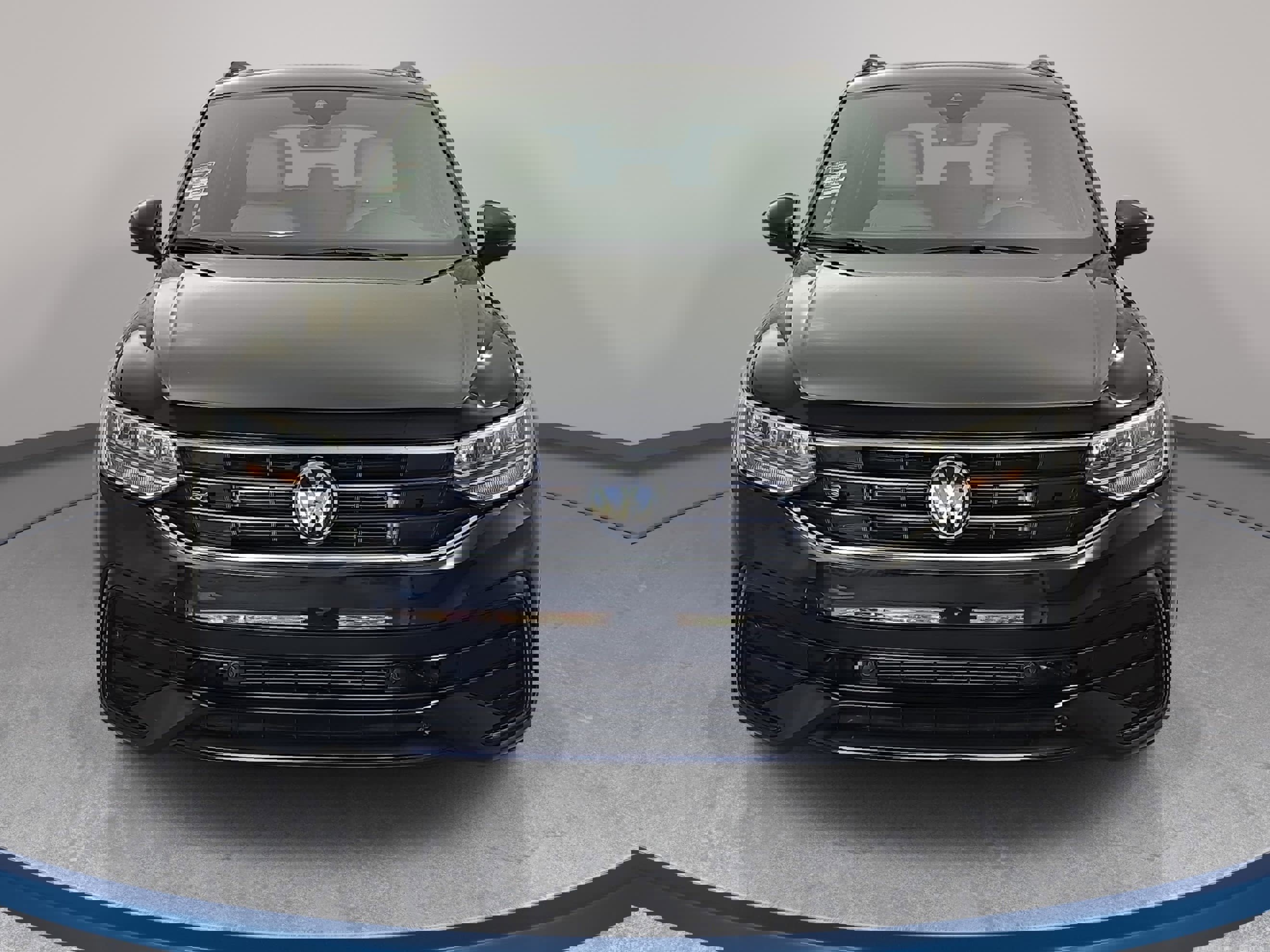 Certified 2024 Volkswagen Tiguan SE R-Line image 2