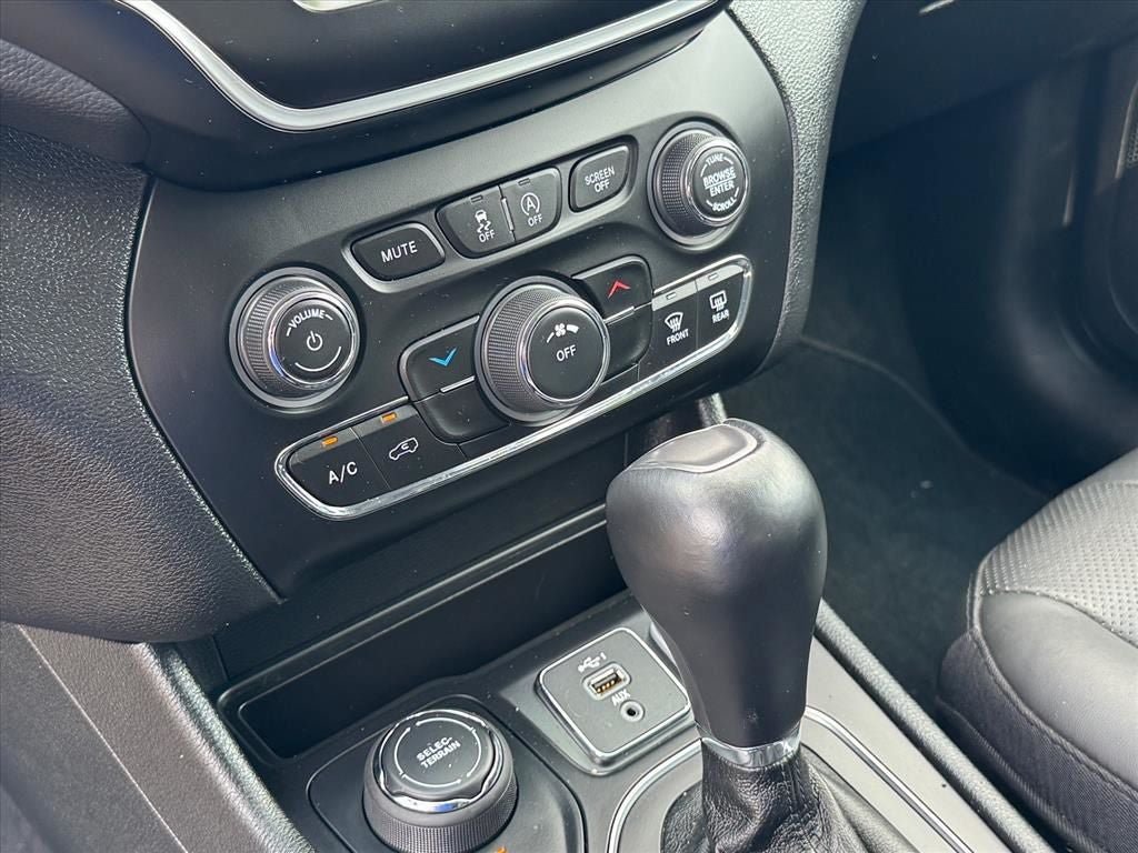 Used 2021 Jeep Cherokee Latitude Lux AWD/4WD image 25