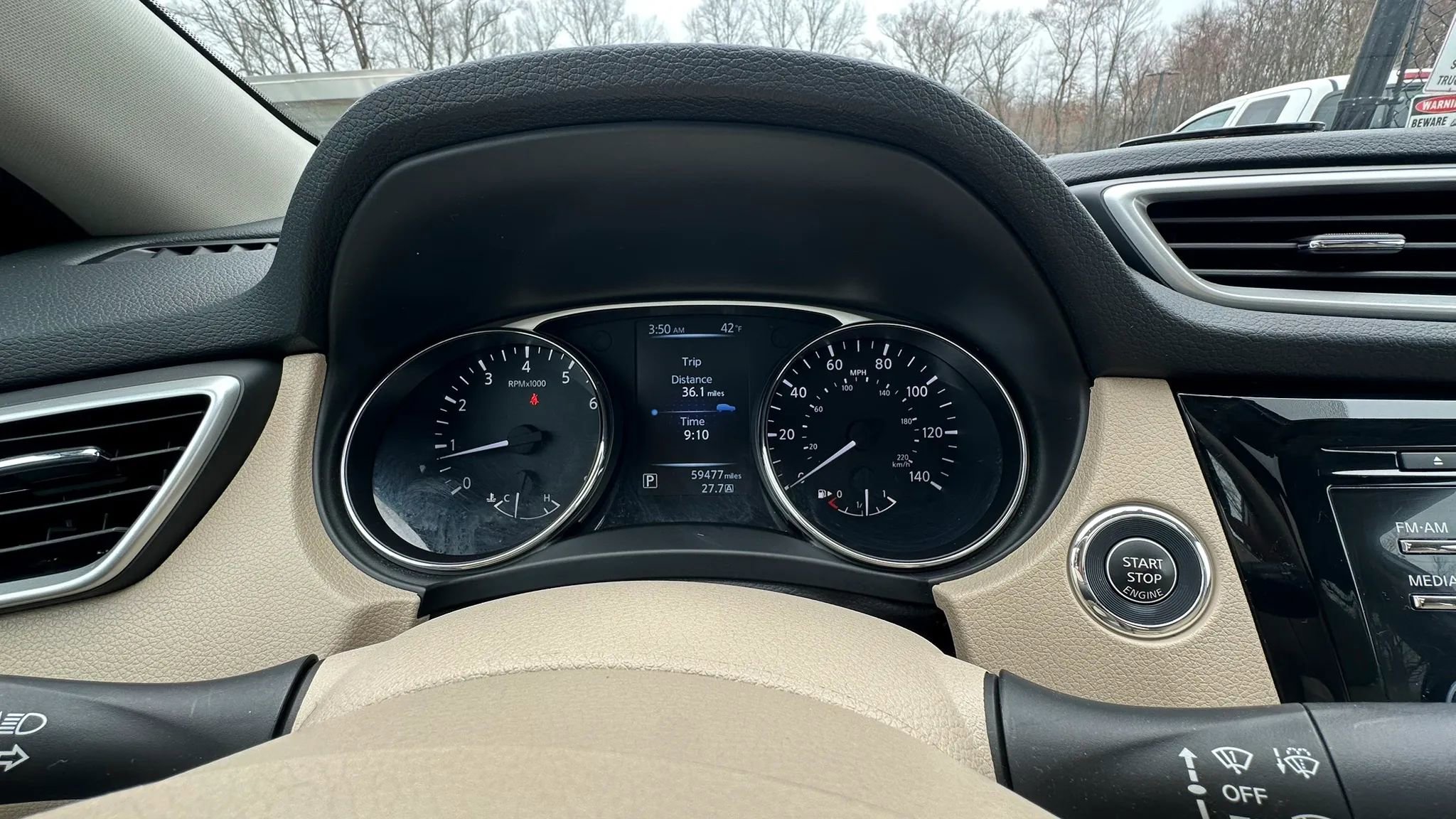 Used 2015 Nissan Rogue SV w/ SV Moonroof Package image 11