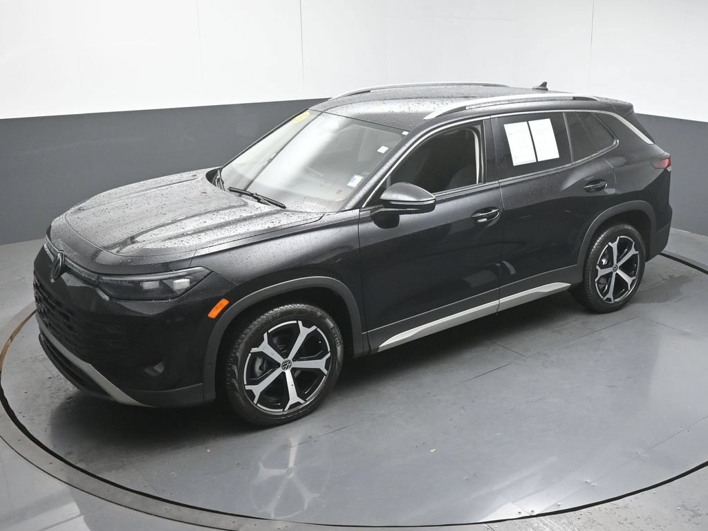 Used 2025 Volkswagen Tiguan SE FWD image 43