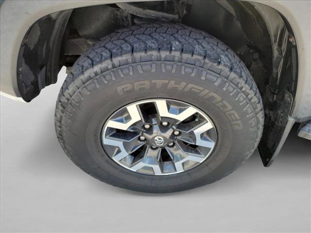 Used 2017 Toyota Tacoma TRD Off-Road AWD/4WD image 9