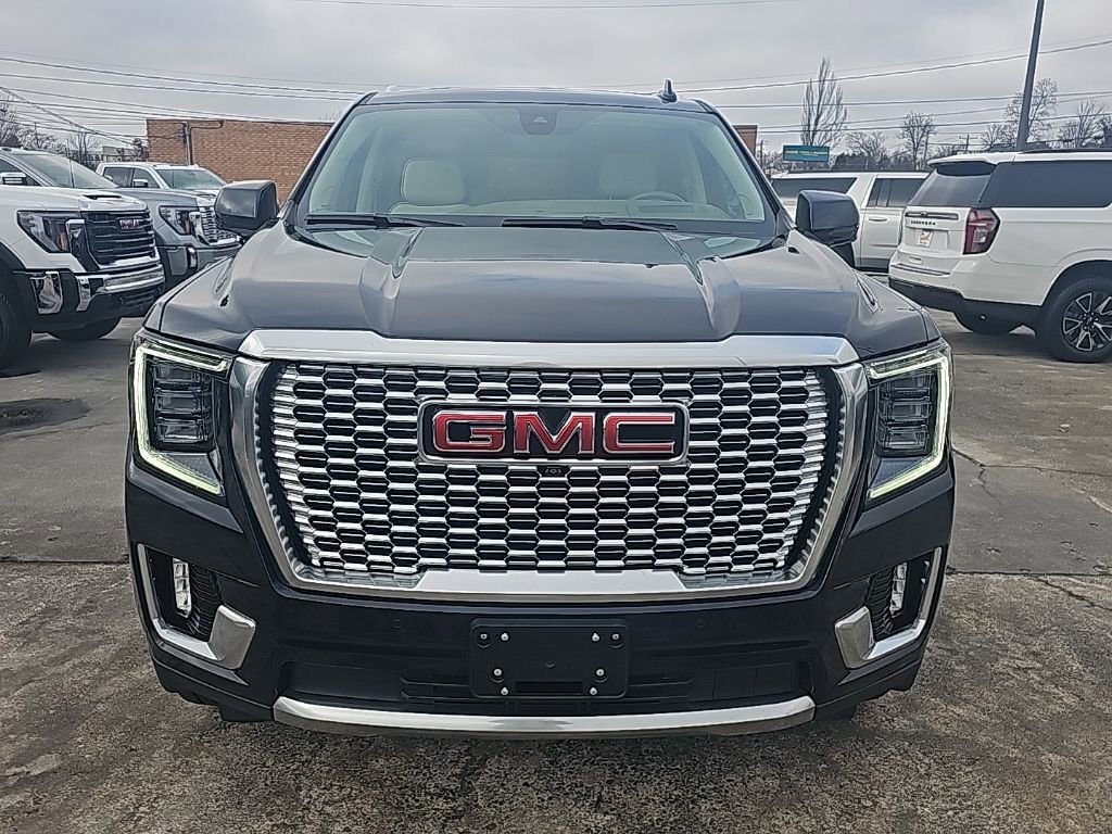 Used 2022 GMC Yukon XL Denali w/ Denali Ultimate Package image 3