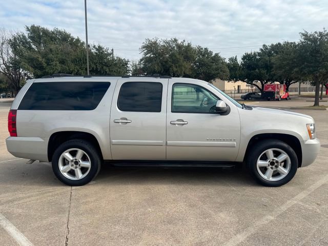 Used 2008 Chevrolet Suburban LT image 3