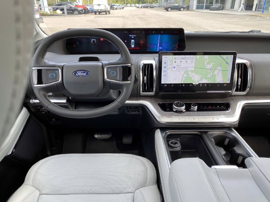 Used 2026 Ford Expedition Max Platinum w/ Platinum Ultimate Package AWD/4WD image 12