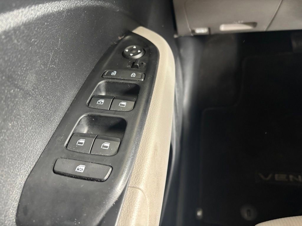 Used 2022 Hyundai Venue SEL FWD image 25