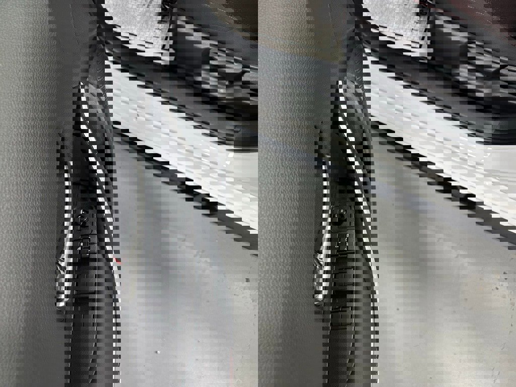 Used 2025 Toyota Corolla SE image 9