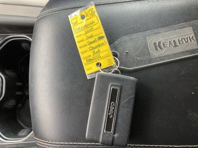 Used 2025 Jeep Grand Cherokee L Limited w/ Black Appearance Package AWD/4WD image 38