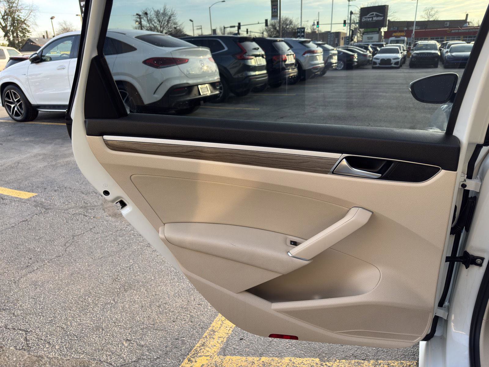 Used 2018 Volkswagen Passat 2.0T SE w/ SE Lighting Package FWD image 26