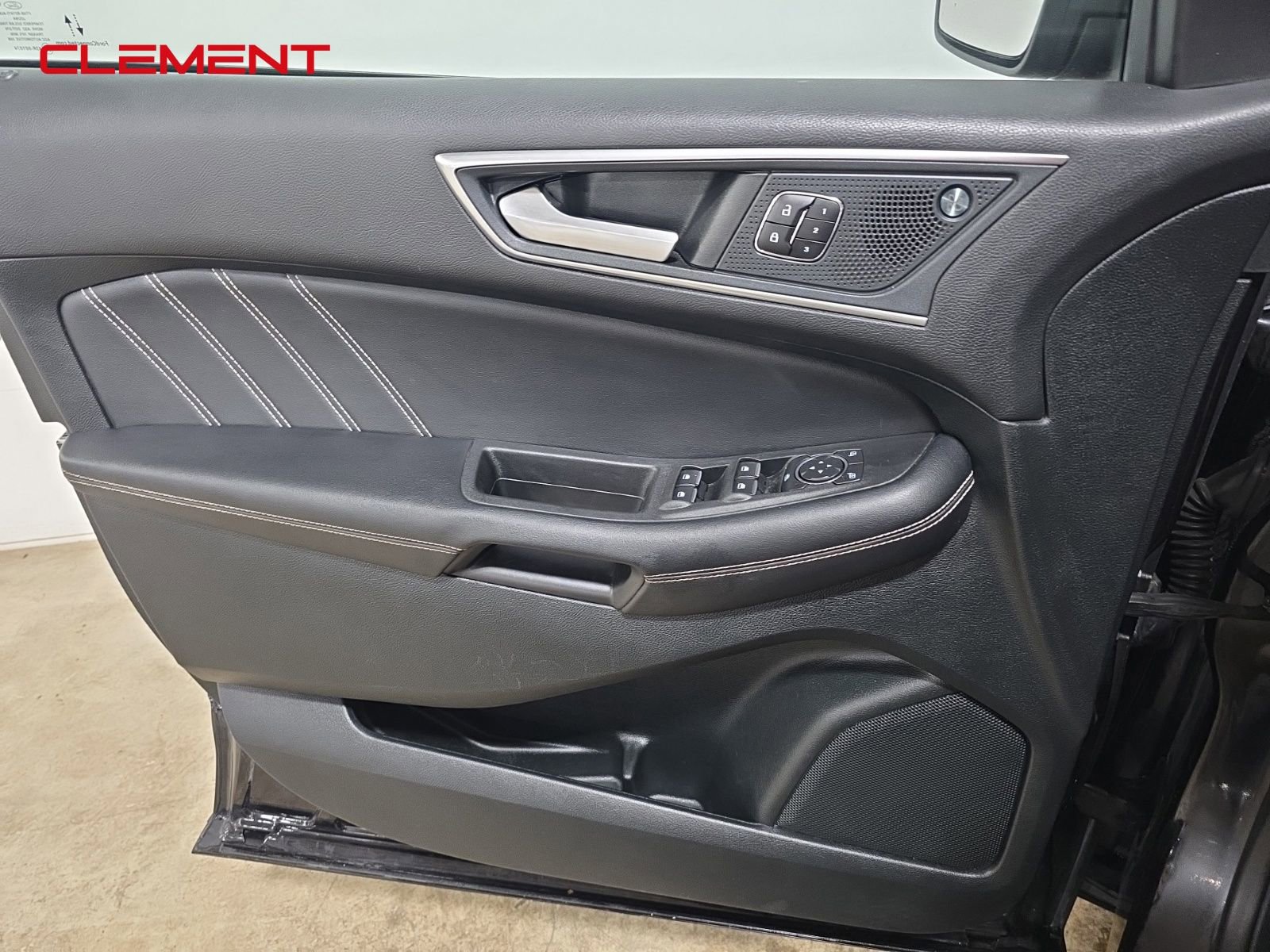 Used 2022 Ford Edge ST image 22