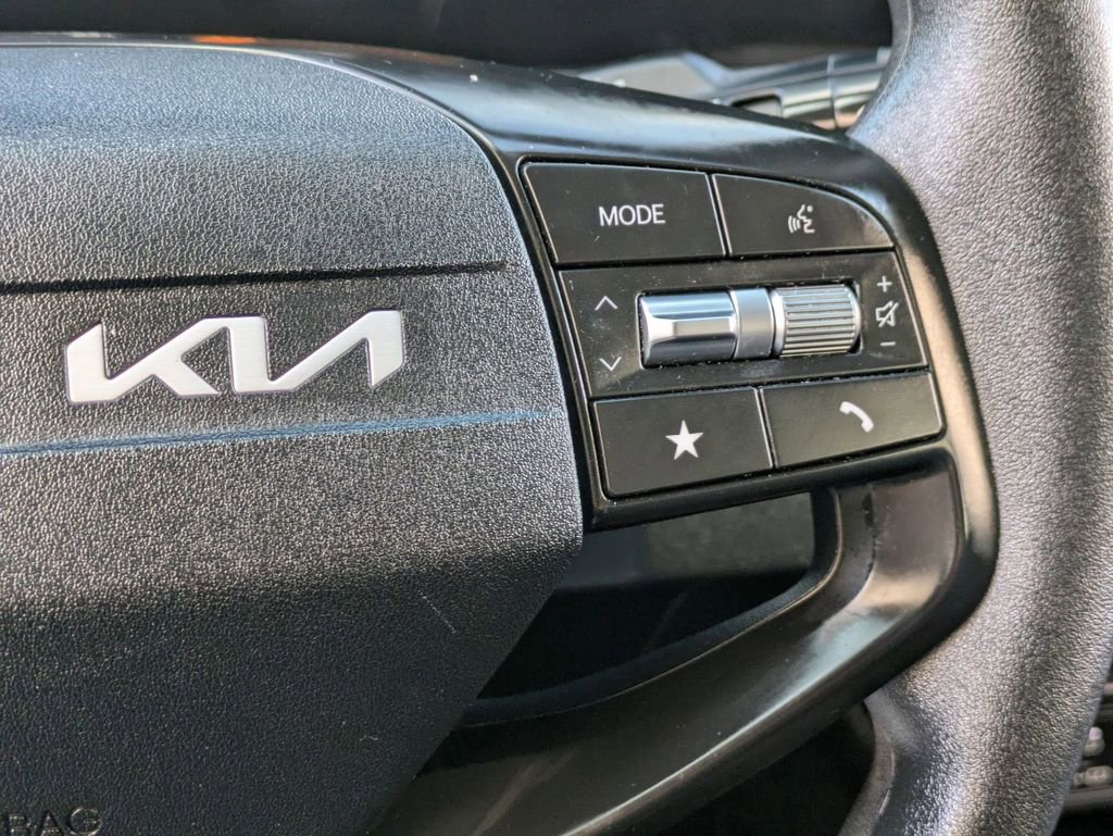 Used 2025 Kia K4 LXS image 21