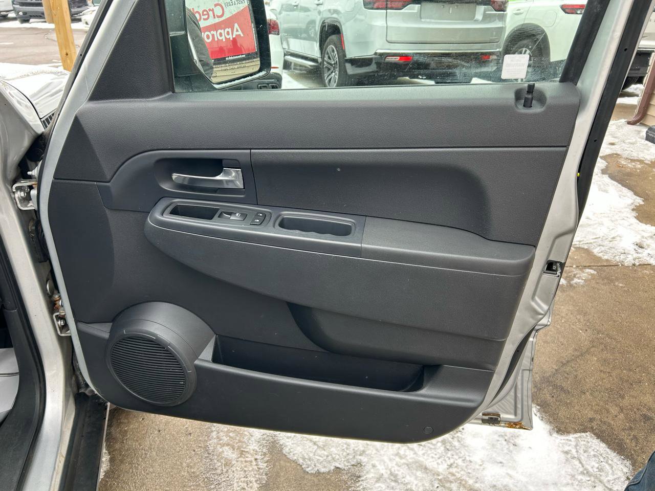 Used 2010 Jeep Liberty Sport image 16