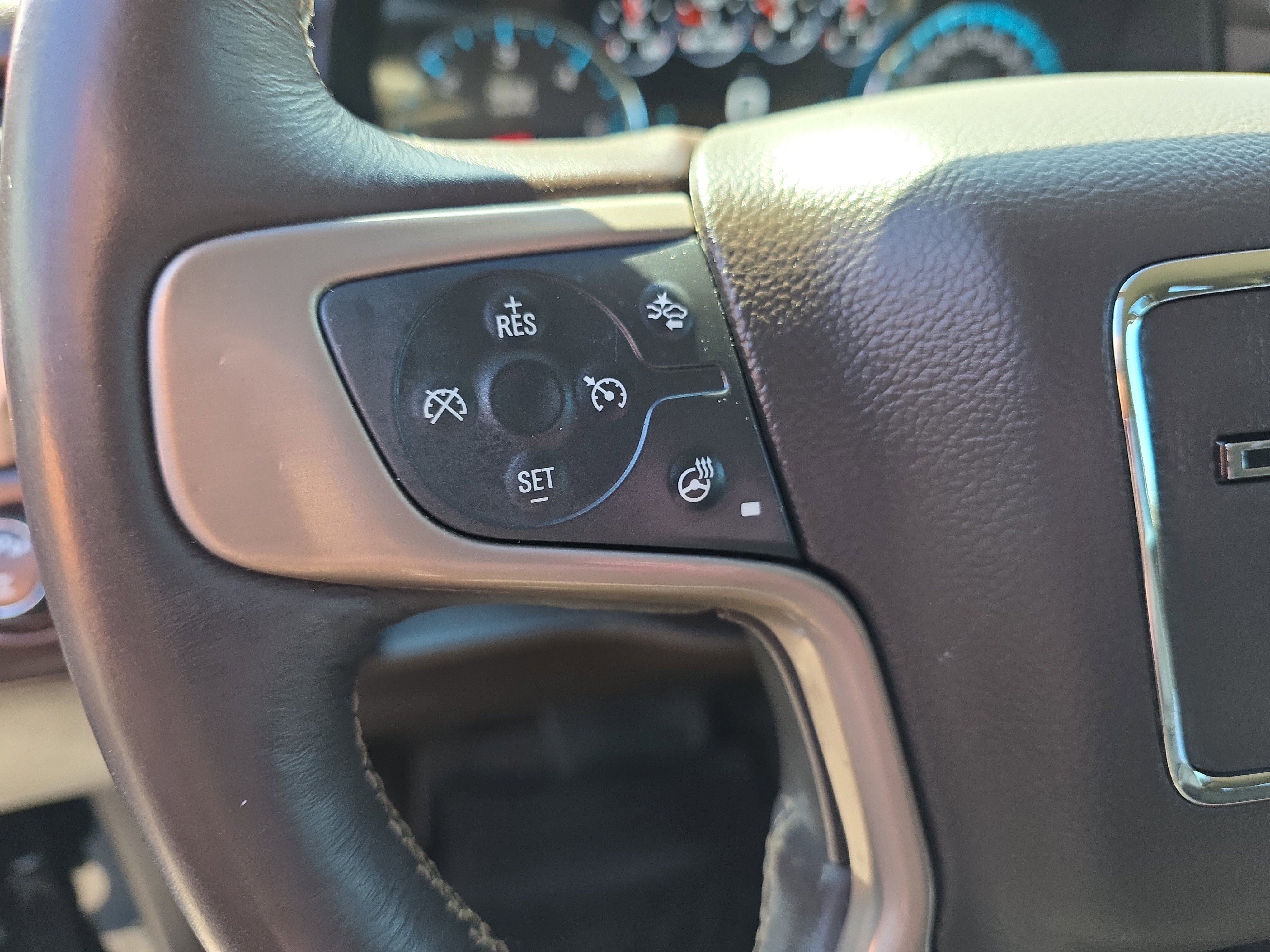 Used 2018 GMC Yukon XL Denali image 19