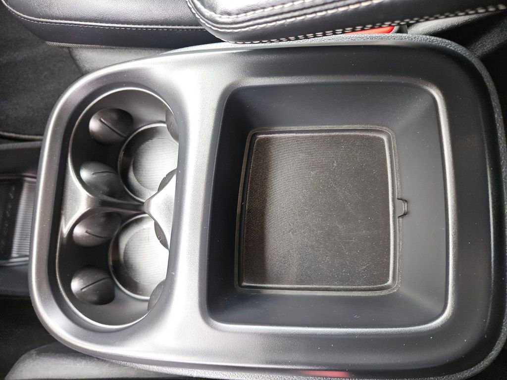 Used 2025 Chrysler Pacifica Select image 28