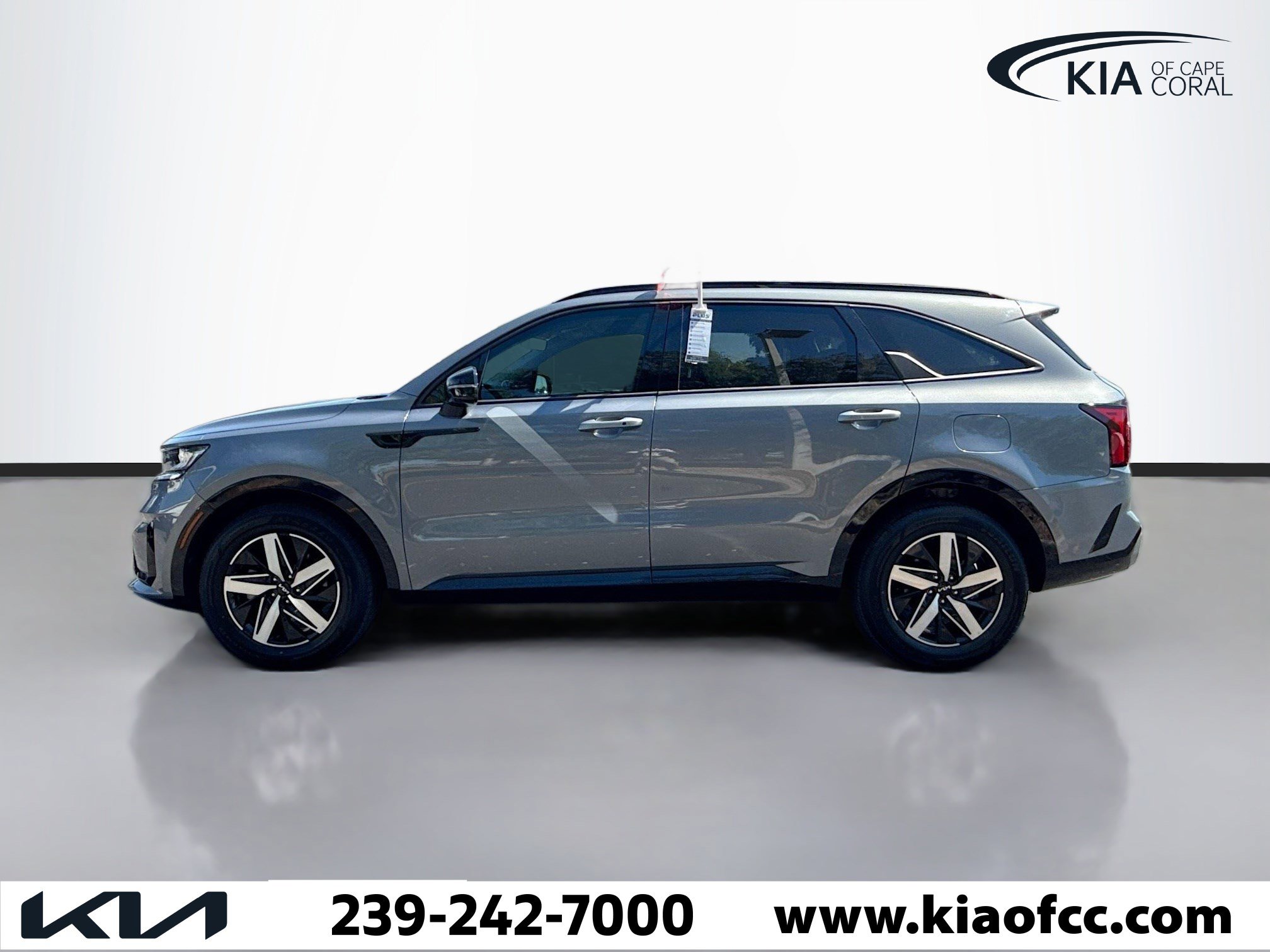 Used 2023 Kia Sorento S w/ Panoramic Sunroof Package image 2