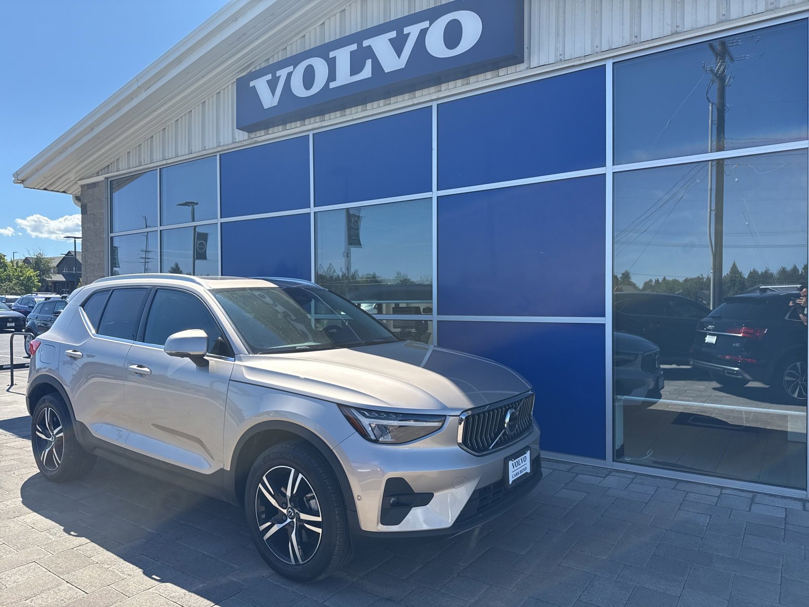 Used 2023 Volvo XC40 B5 Plus