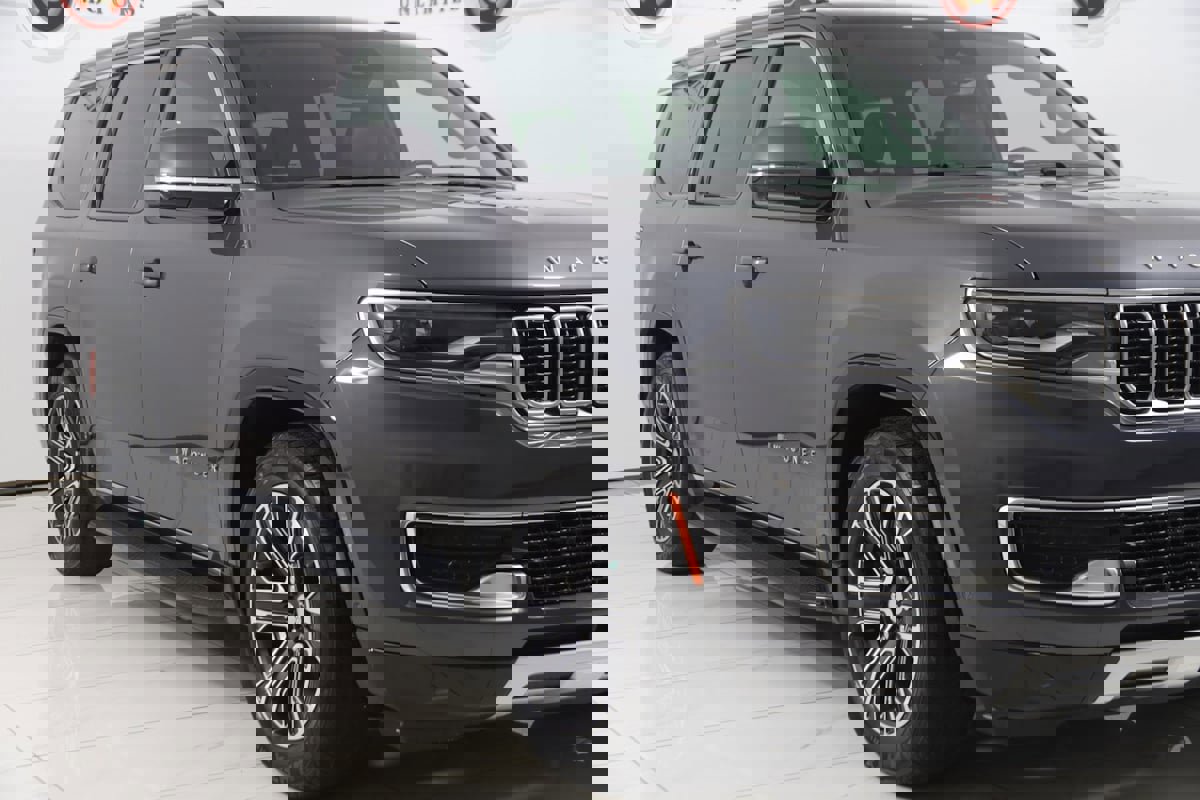 Used 2023 Jeep Grand Cherokee Laredo X image 51