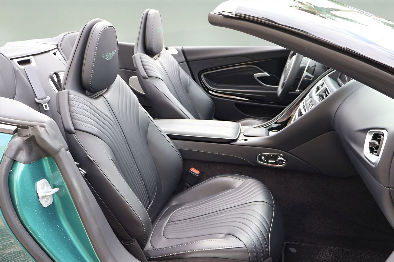 Used 2022 Aston Martin DB11 Volante RWD image 19