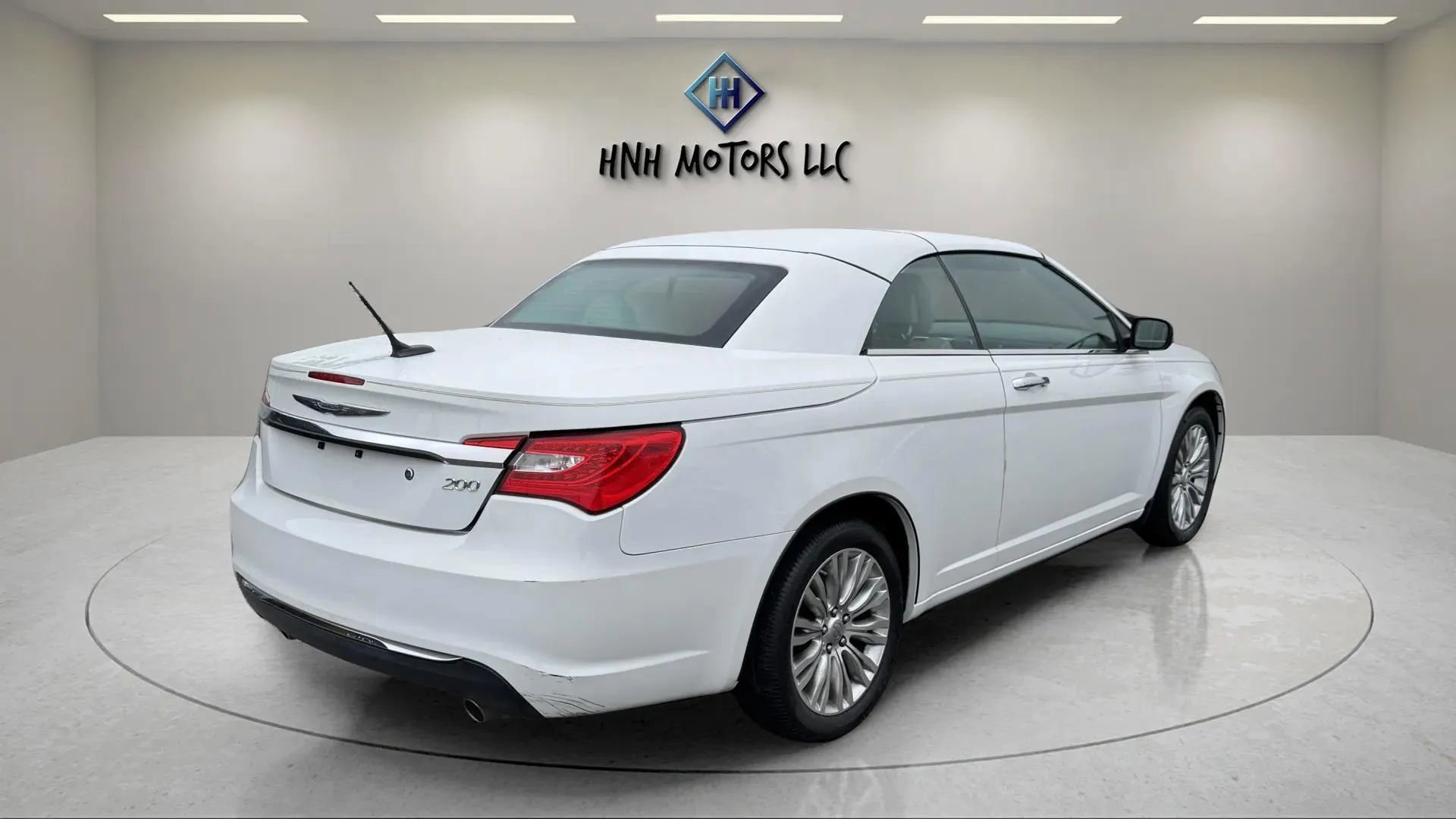 Used 2013 Chrysler 200 Limited image 5