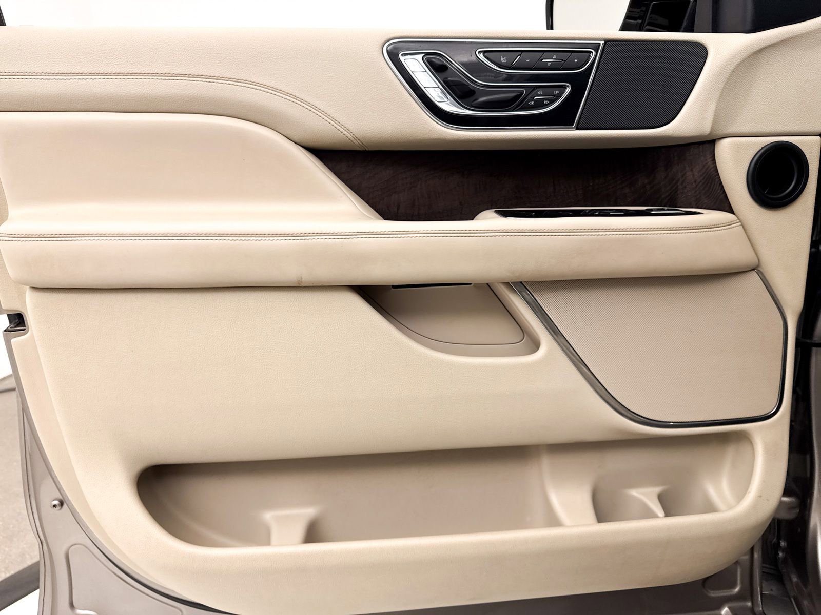Used 2018 Lincoln Navigator Reserve w/ Technology Package AWD/4WD image 31