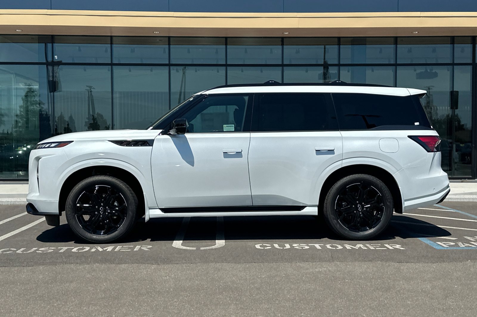 New 2027 INFINITI QX80 Sensory w/ Sport Exterior Package AWD/4WD image 2