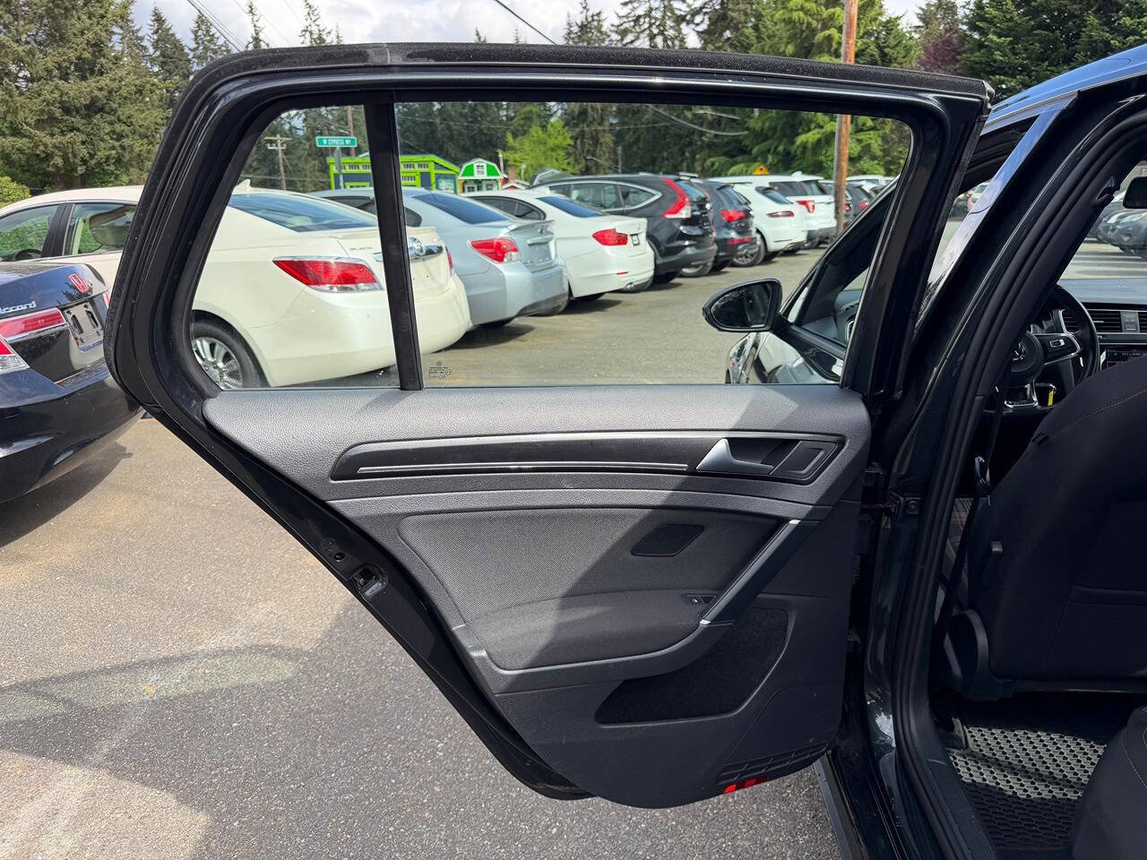 Used 2015 Volkswagen GTI S FWD image 27