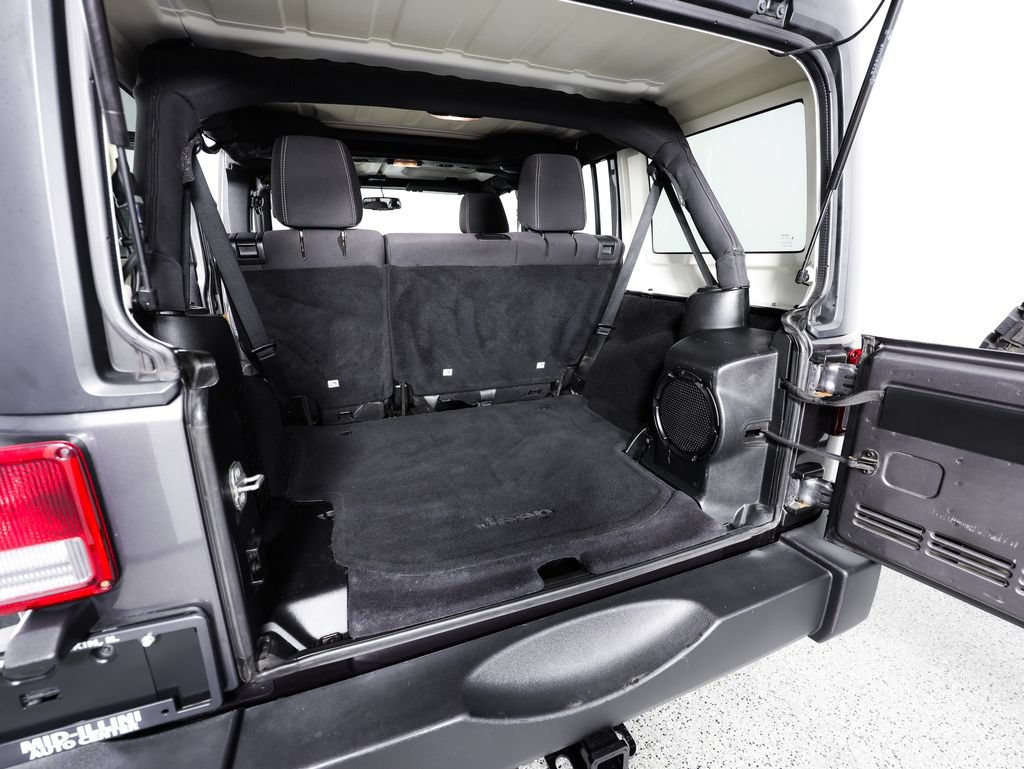 Used 2014 Jeep Wrangler Unlimited Rubicon w/ Dual Top Group AWD/4WD image 15