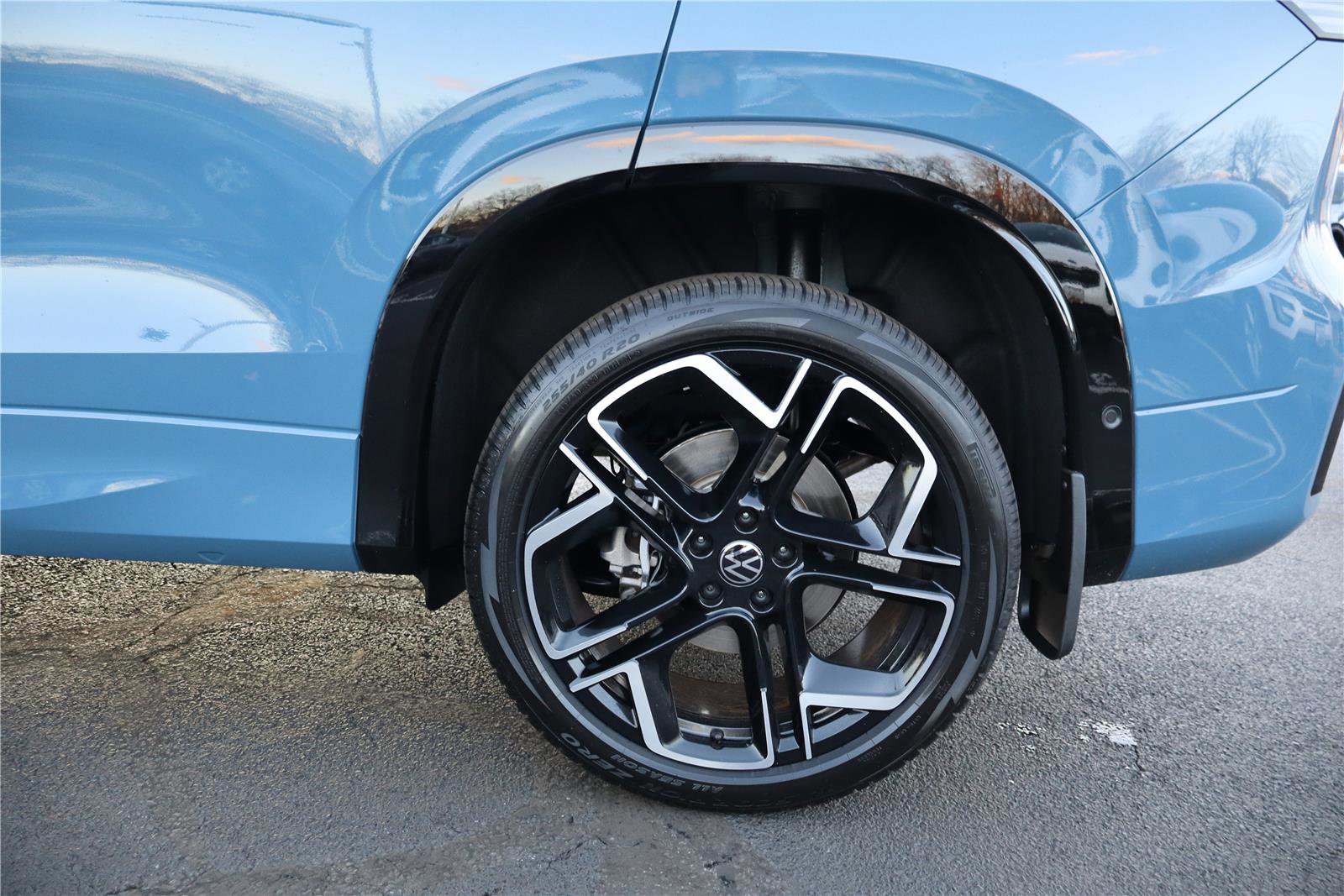 New 2026 Volkswagen Tiguan SEL R-Line image 10