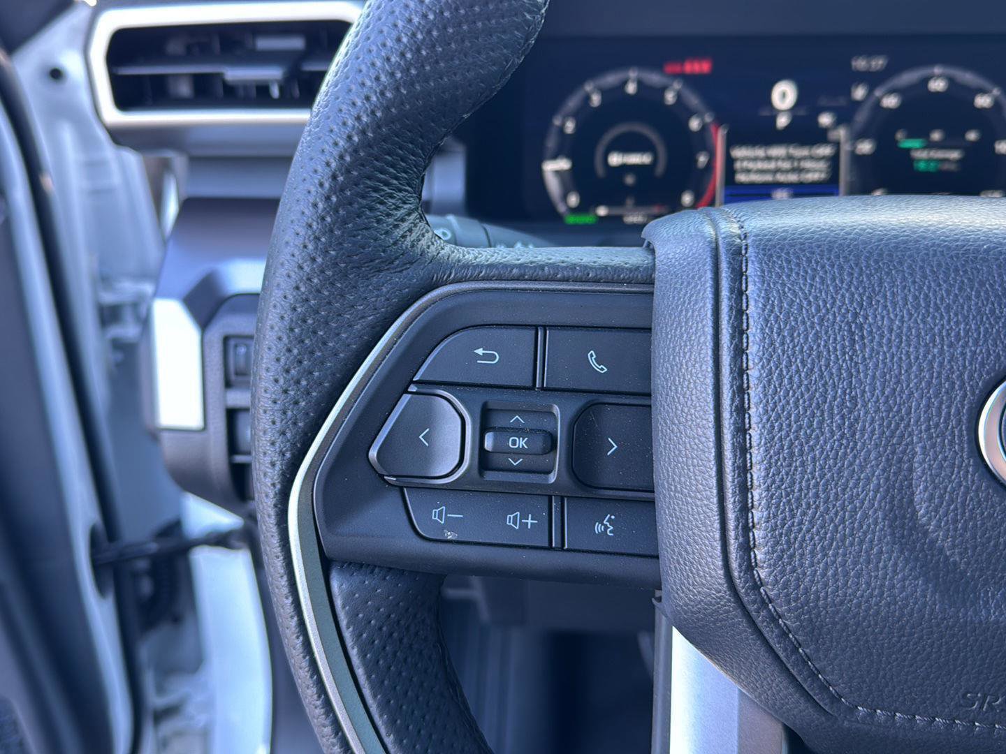 Used 2025 Toyota Tacoma TRD Off-Road image 16