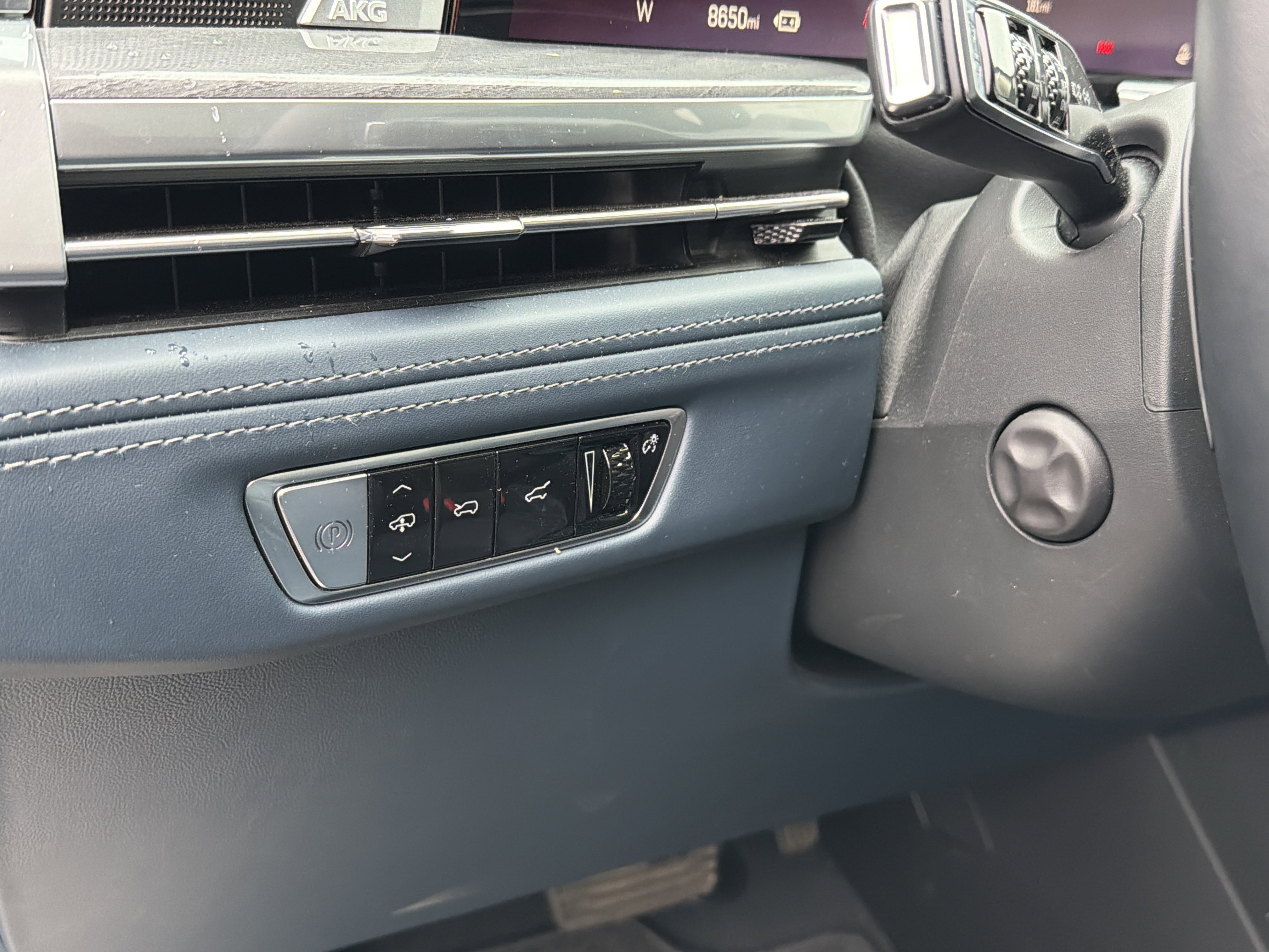 Used 2025 Cadillac Escalade IQ Sport 2 w/ LPO, ONYX Package image 15