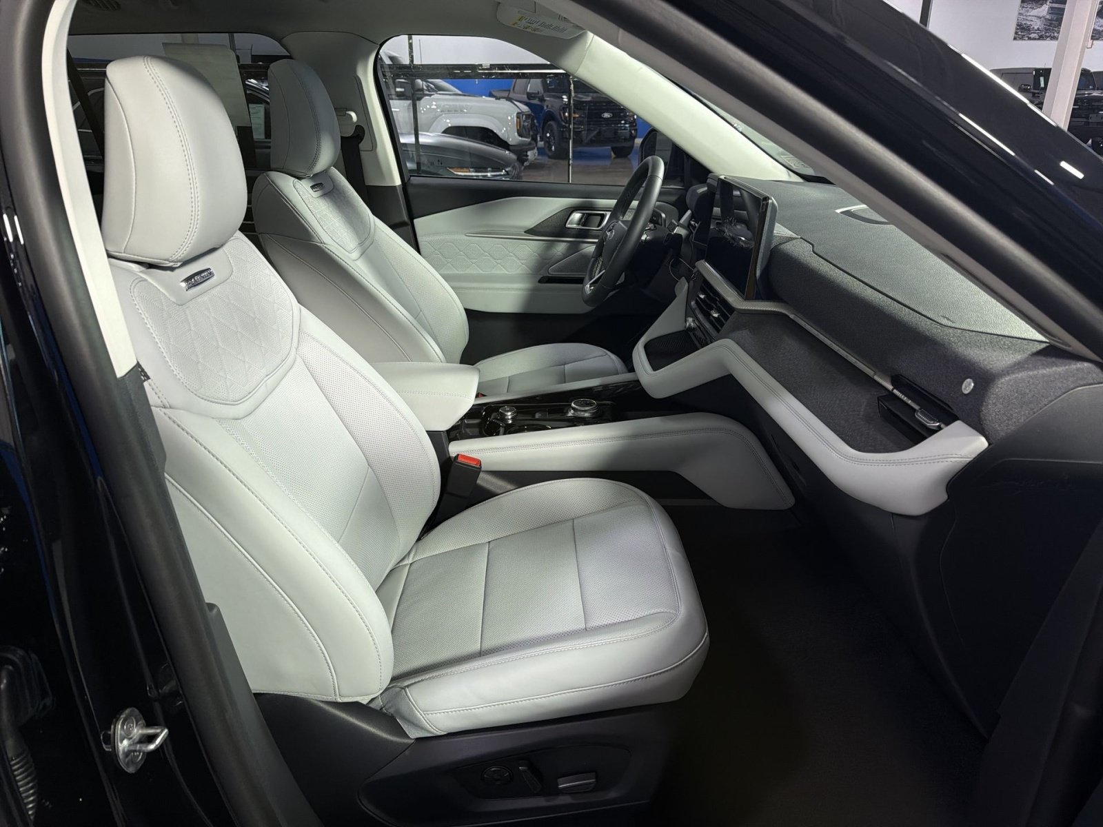 New 2026 Ford Explorer Platinum w/ LUX Leather Package AWD/4WD image 22
