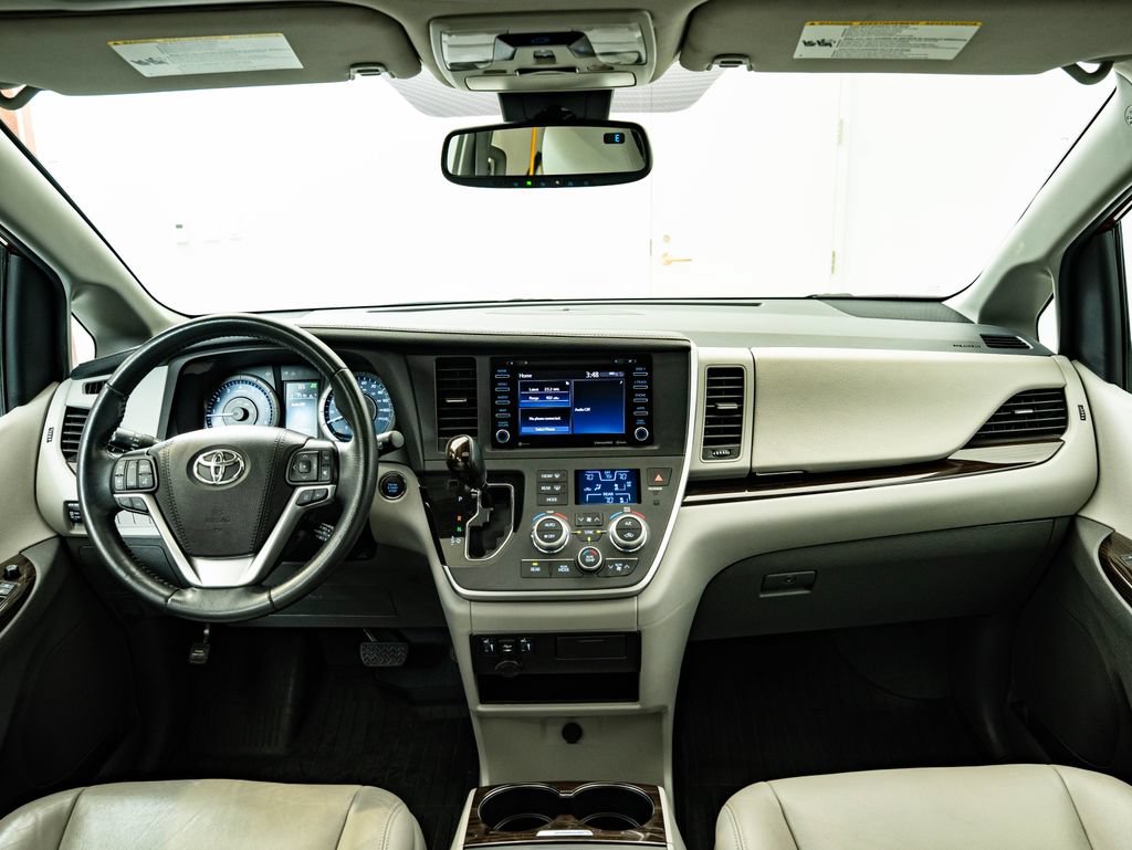 Used 2020 Toyota Sienna XLE FWD image 4