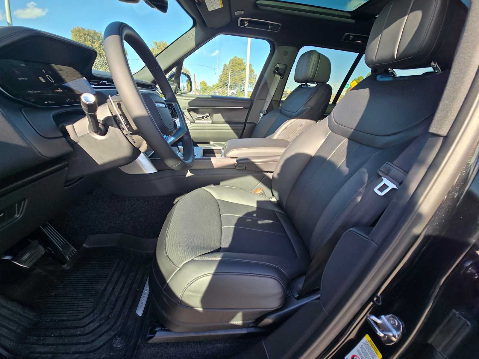 New 2025 Land Rover Range Rover SE AWD/4WD image 24