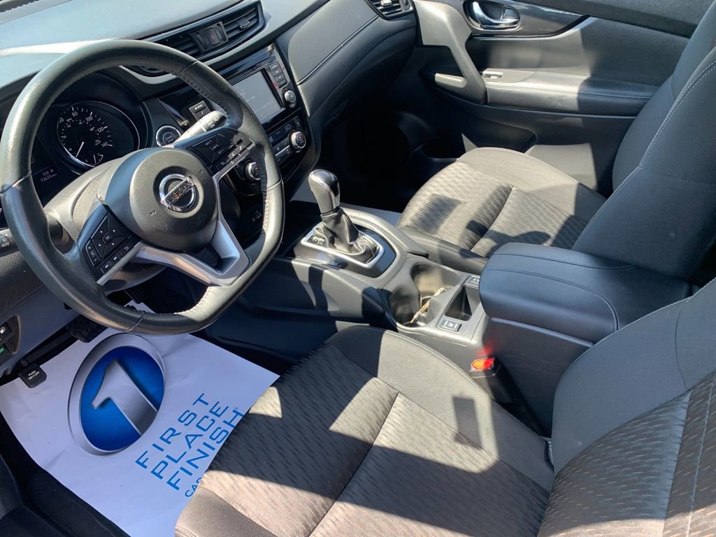 Used 2018 Nissan Rogue SV image 11