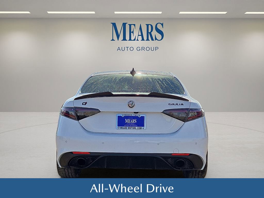 Used 2024 Alfa Romeo Giulia Veloce image 5