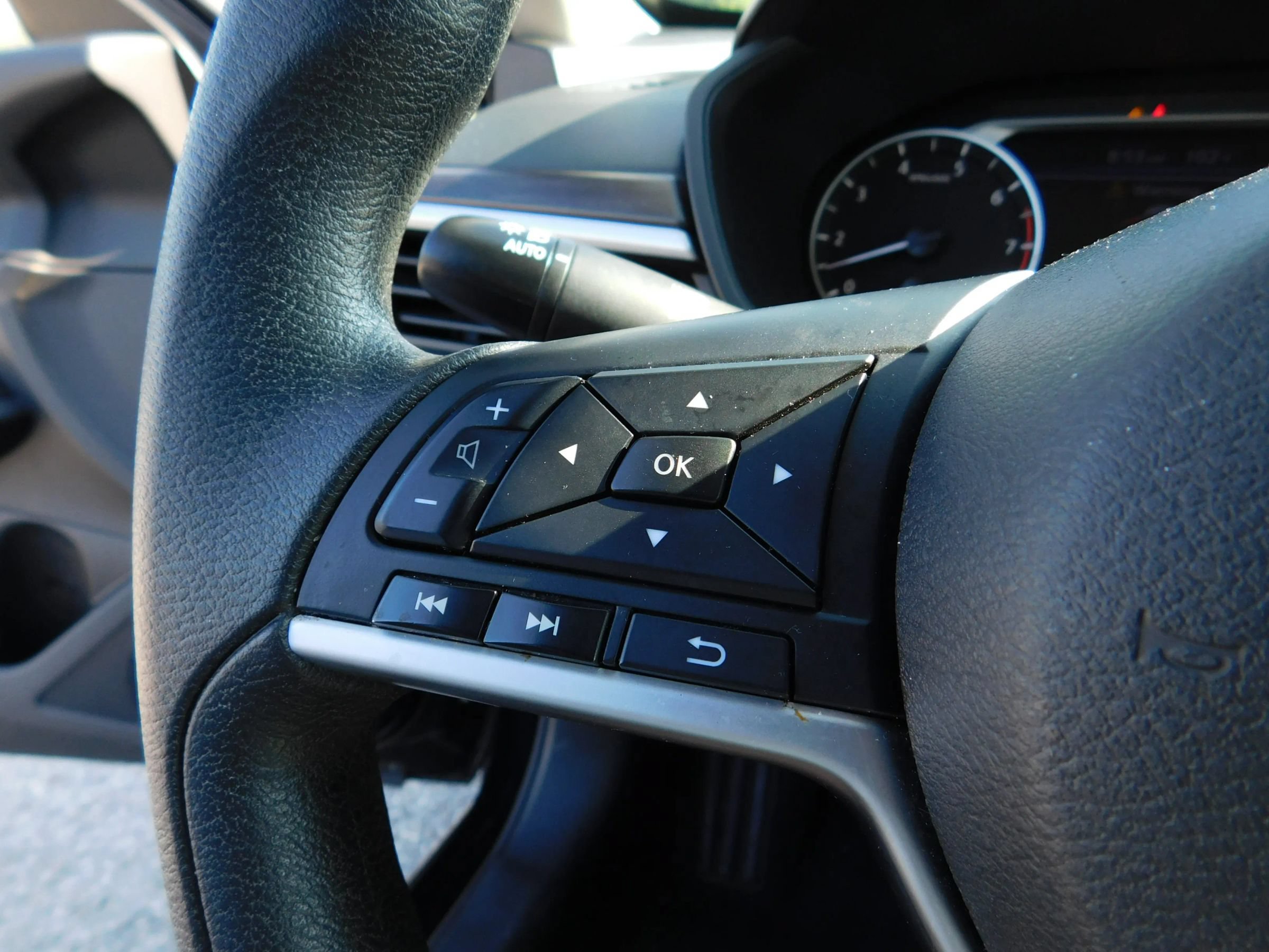 Used 2024 Nissan Altima 2.5 SV FWD image 20