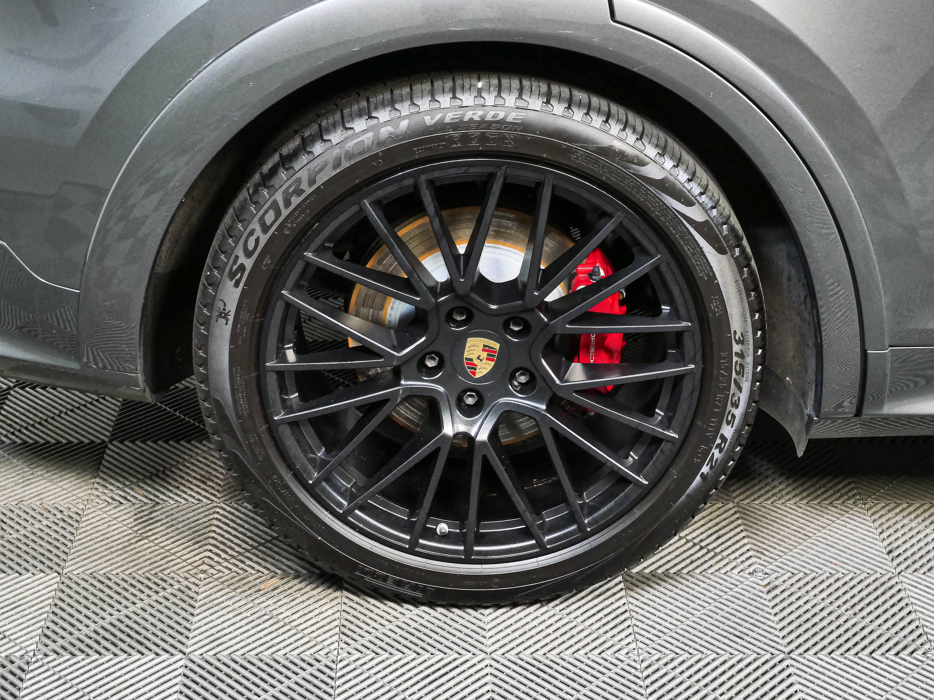 Certified 2023 Porsche Cayenne GTS w/ Premium Package AWD/4WD image 39