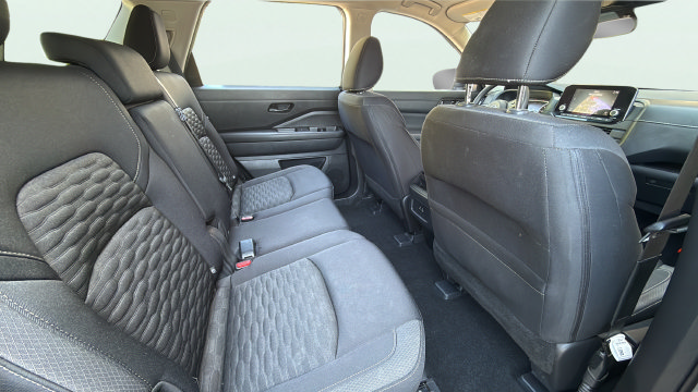 Used 2023 Nissan Pathfinder S FWD image 27